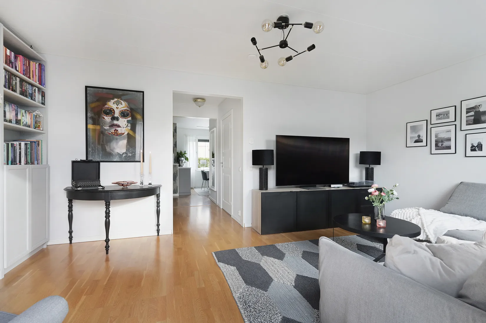Radhus, Nidarosslingan 72, Skälby, Järfälla