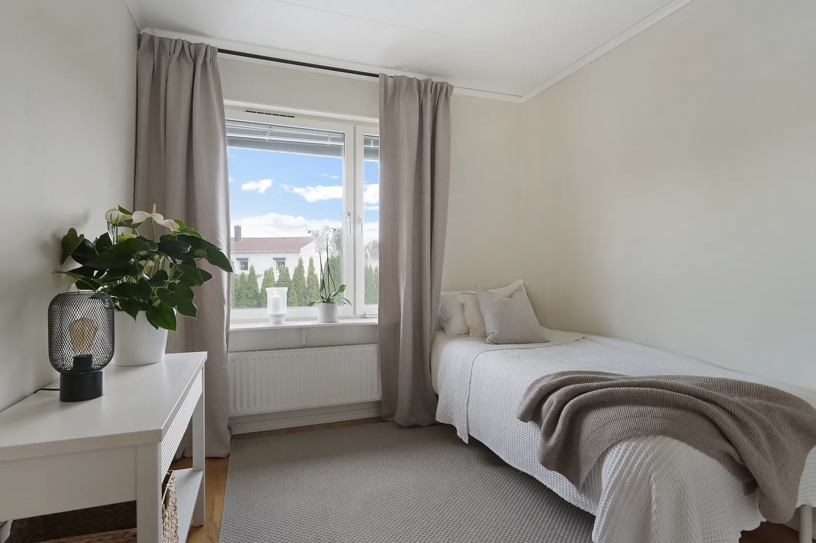 Radhus, Nidarosslingan 72, Skälby, Järfälla