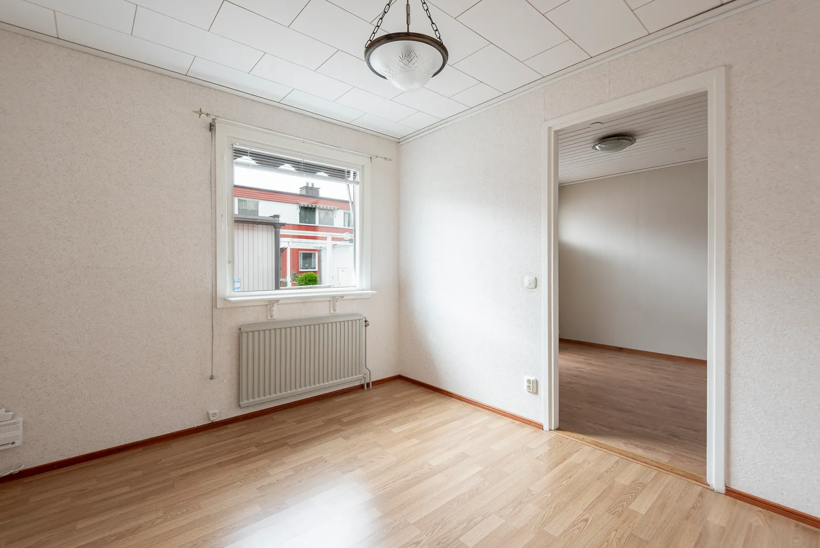 Radhus, Ringduvegatan 32, Råby, Västerås