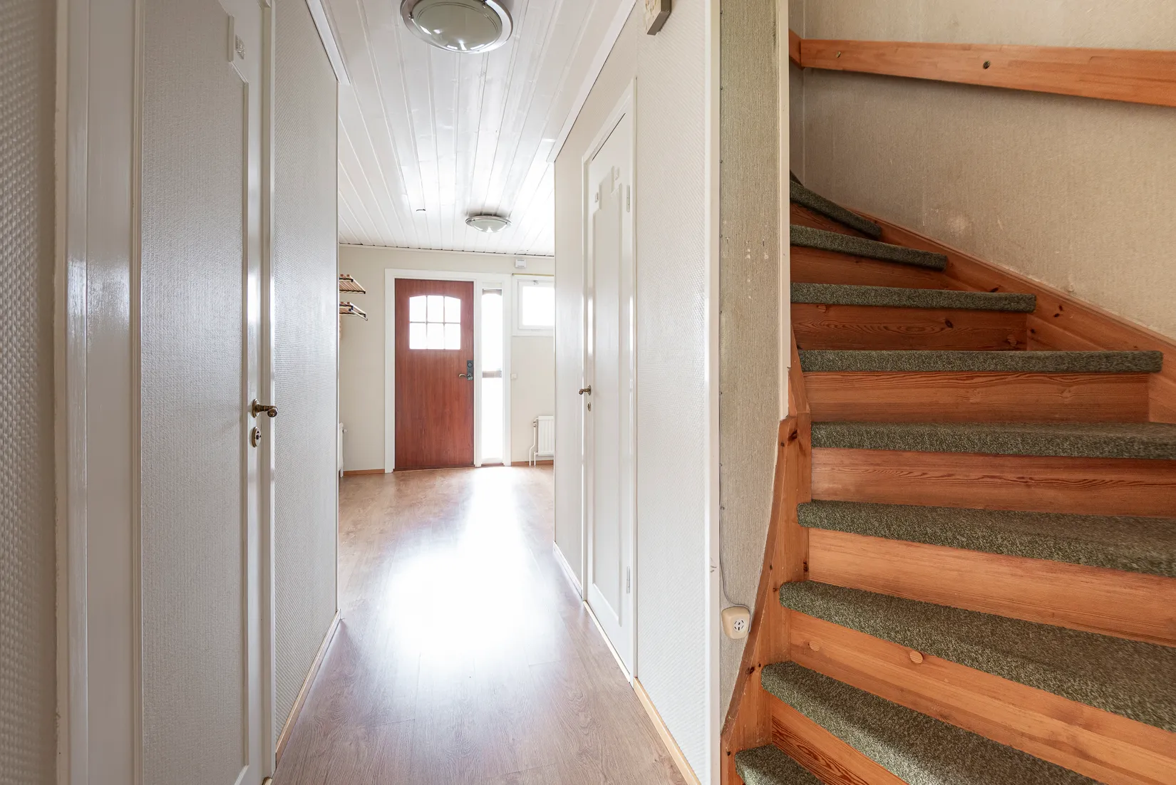 Radhus, Ringduvegatan 32, Råby, Västerås