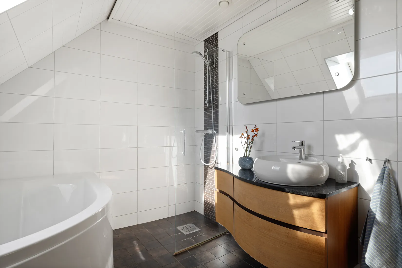 Villa, Manhemsvägen 23, Skuru, Nacka