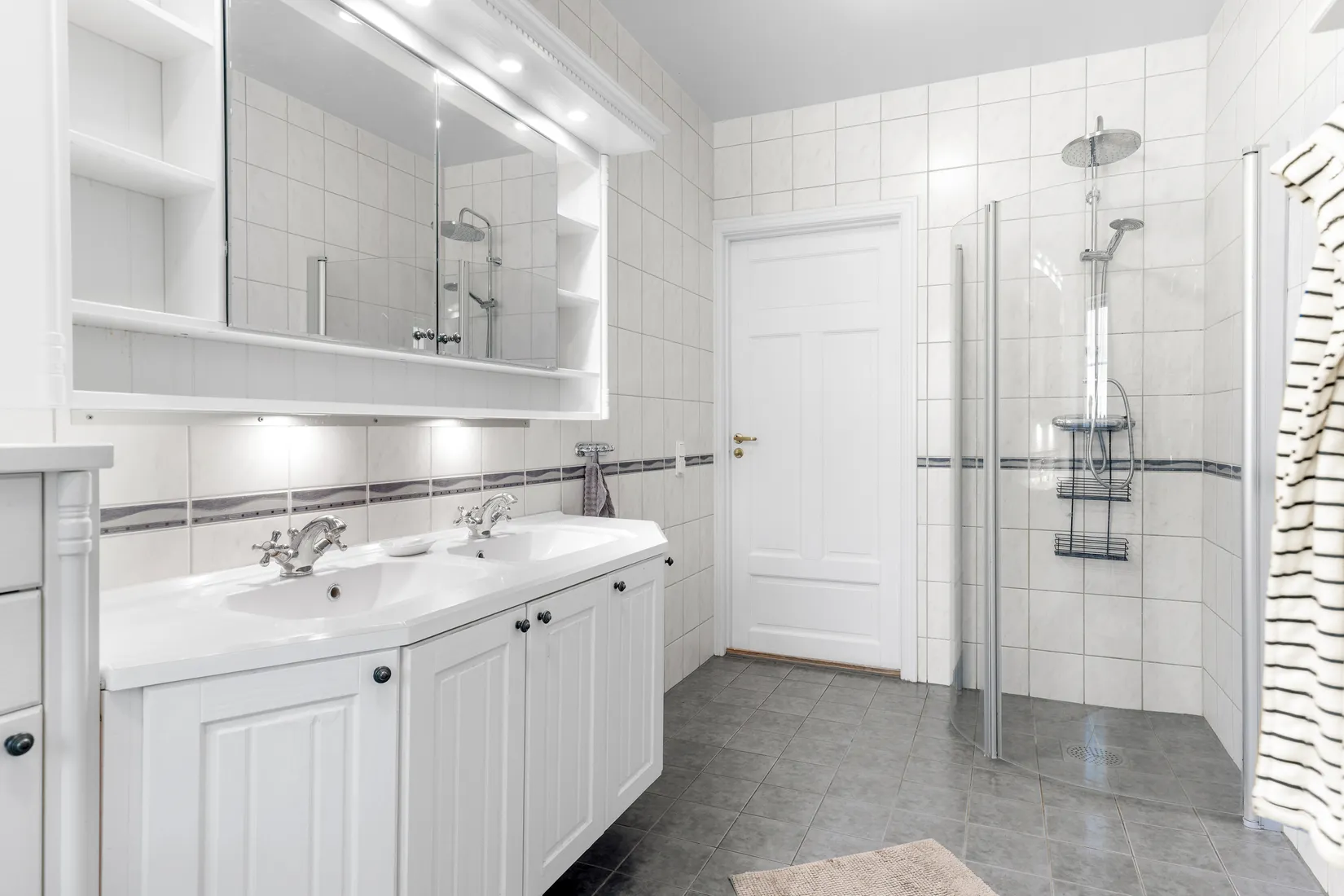 Villa, Tutta uddsvägen 7, Färingsö Tureholm, Ekerö