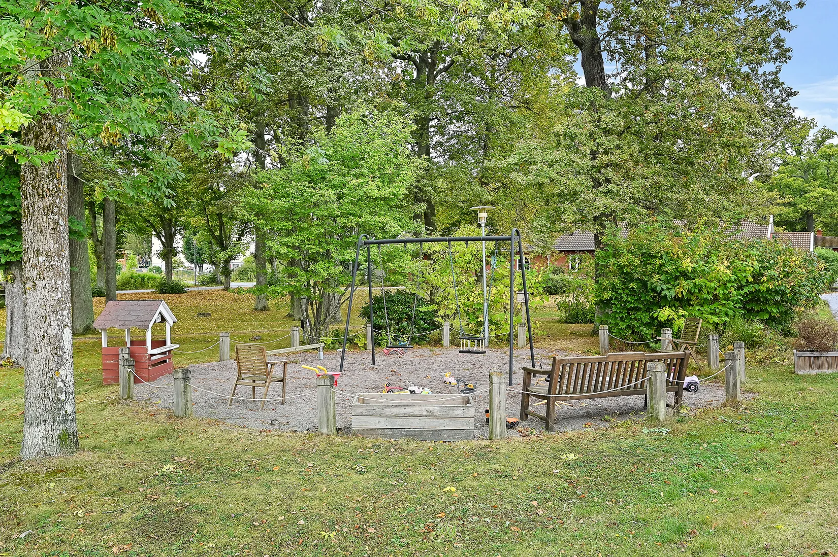 Radhus, Skolallén 28, Drottningholm, Ekerö