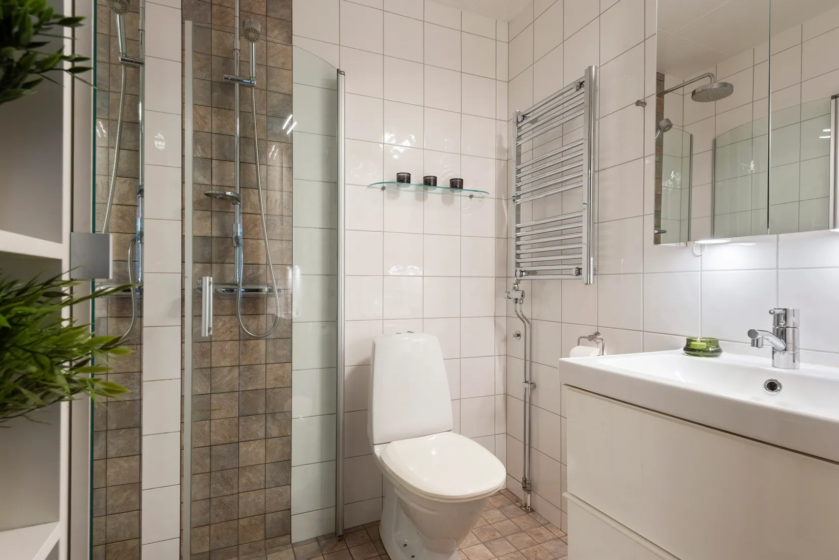 Radhus, Mittspåret 30, Visinge, Täby