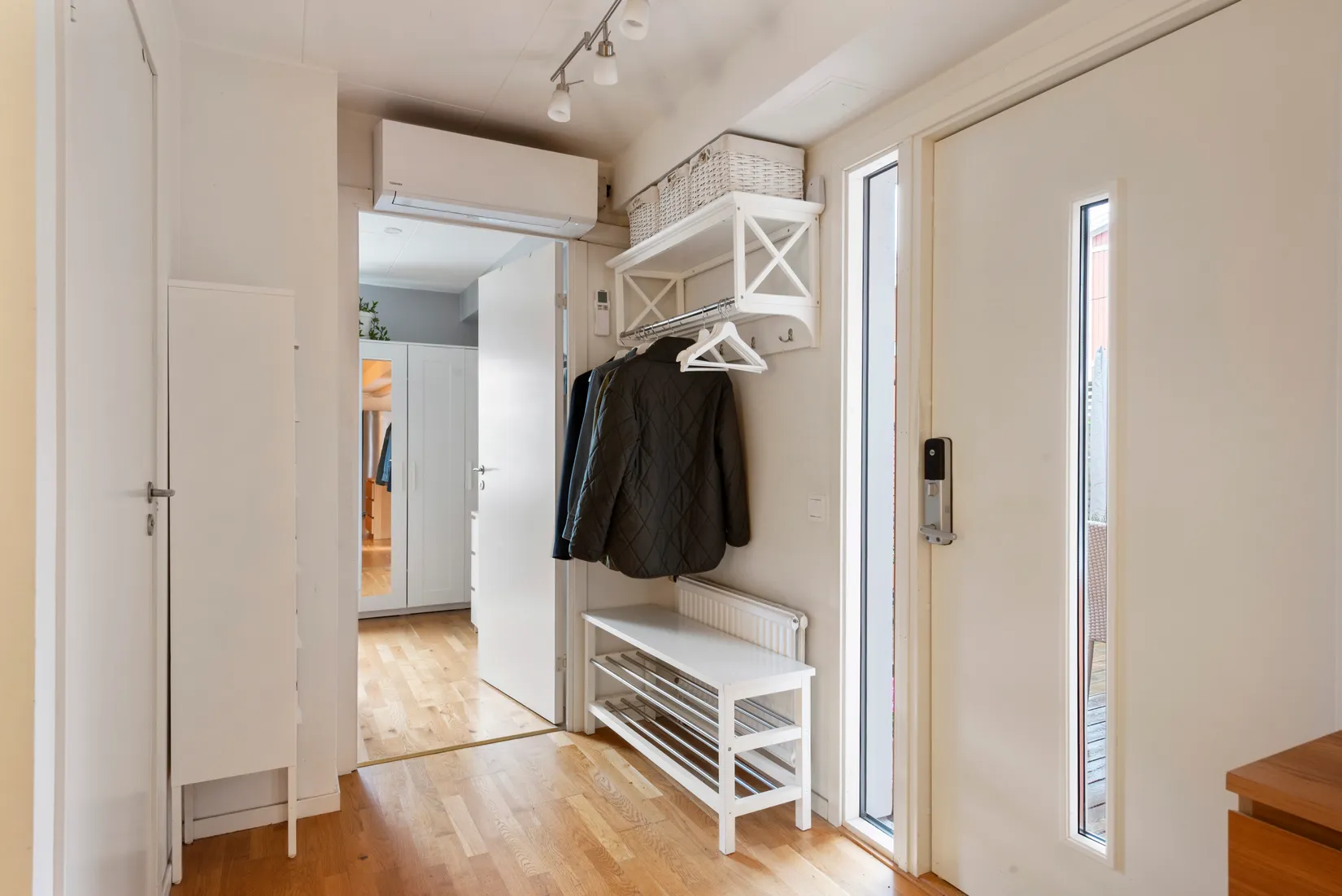 Radhus, Mittspåret 30, Visinge, Täby
