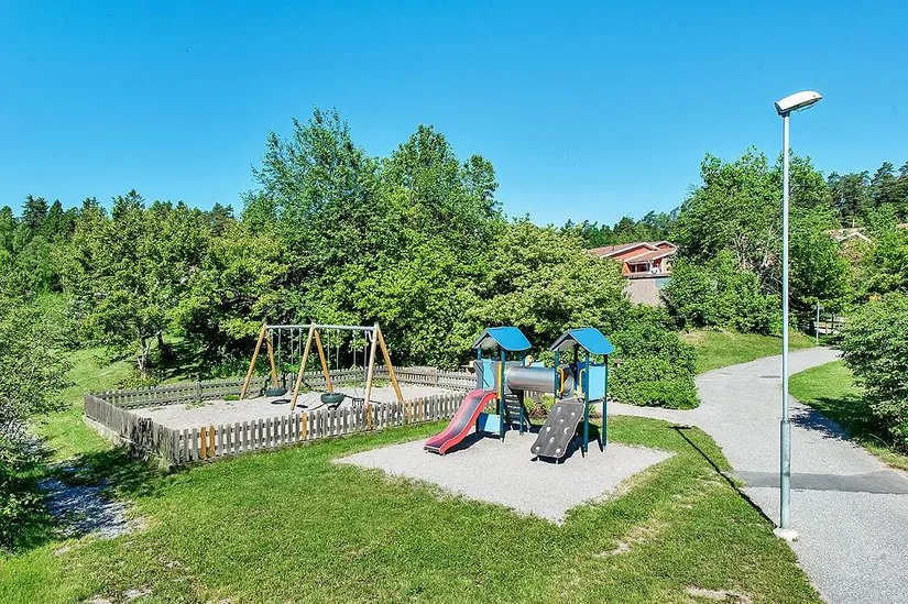 Radhus, Mittspåret 30, Visinge, Täby