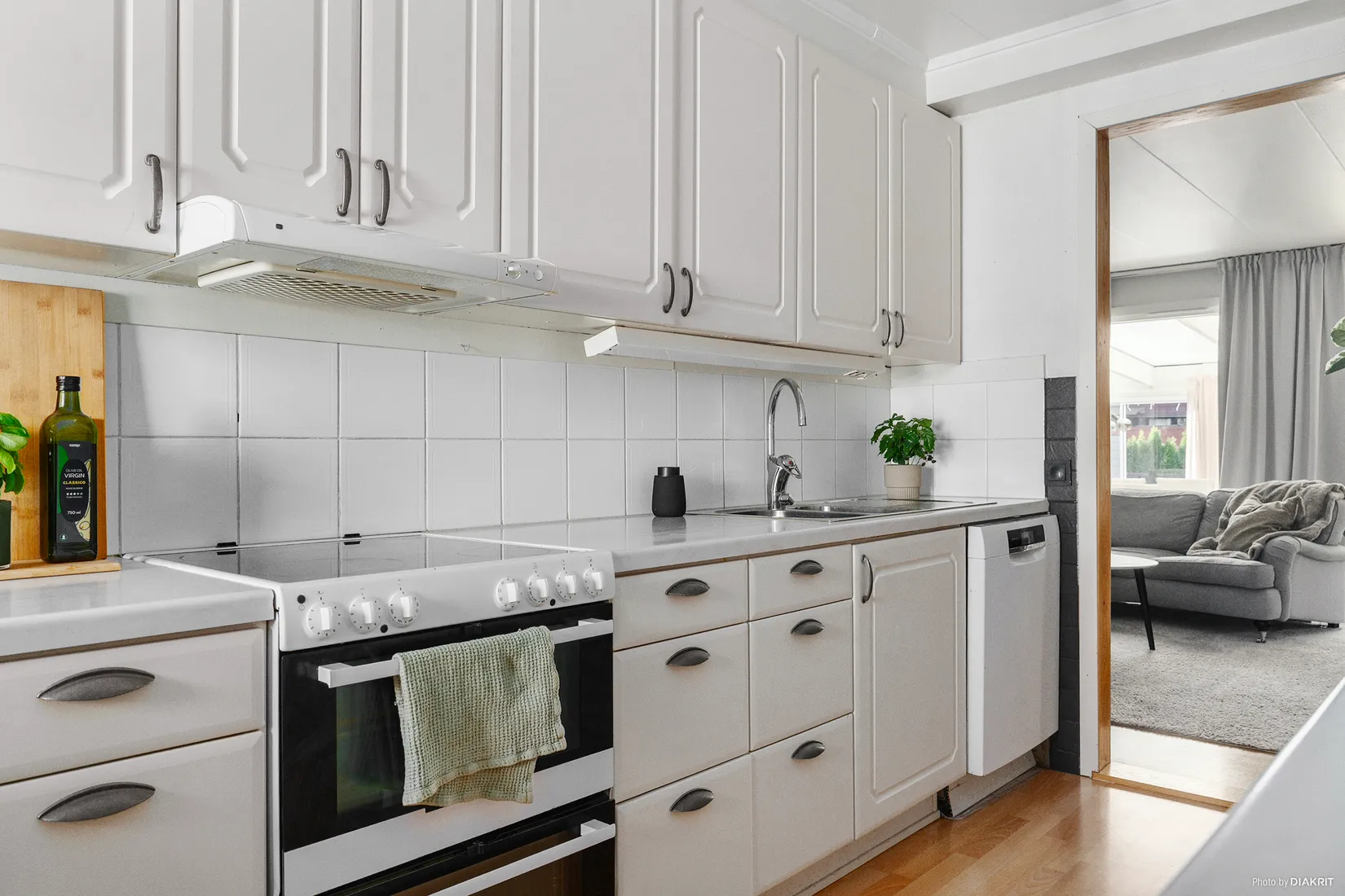 Radhus, Kadriljvägen 6, Brunna, Upplands-Bro