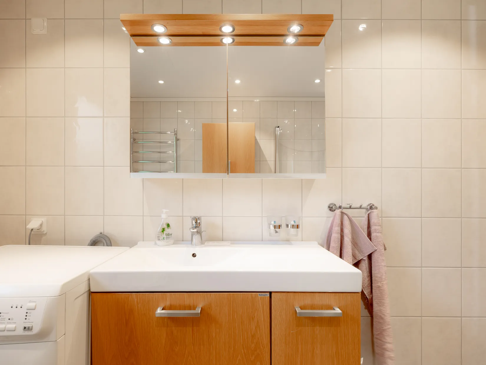 Villa, Vårvägen 27, Västerhaninge, Haninge