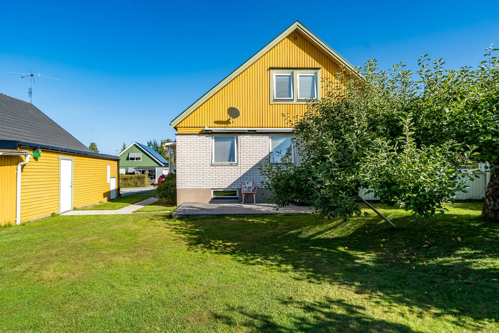 Radhus, Björnbärsvägen 12, Hagaberg, Lindesberg