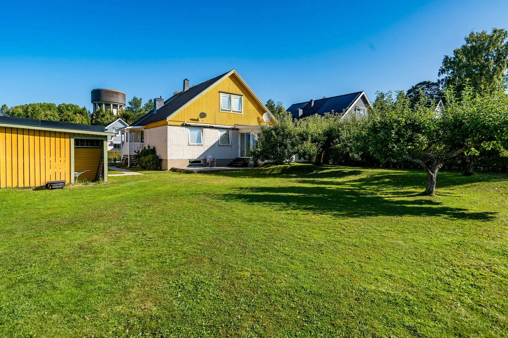 Radhus, Björnbärsvägen 12, Hagaberg, Lindesberg