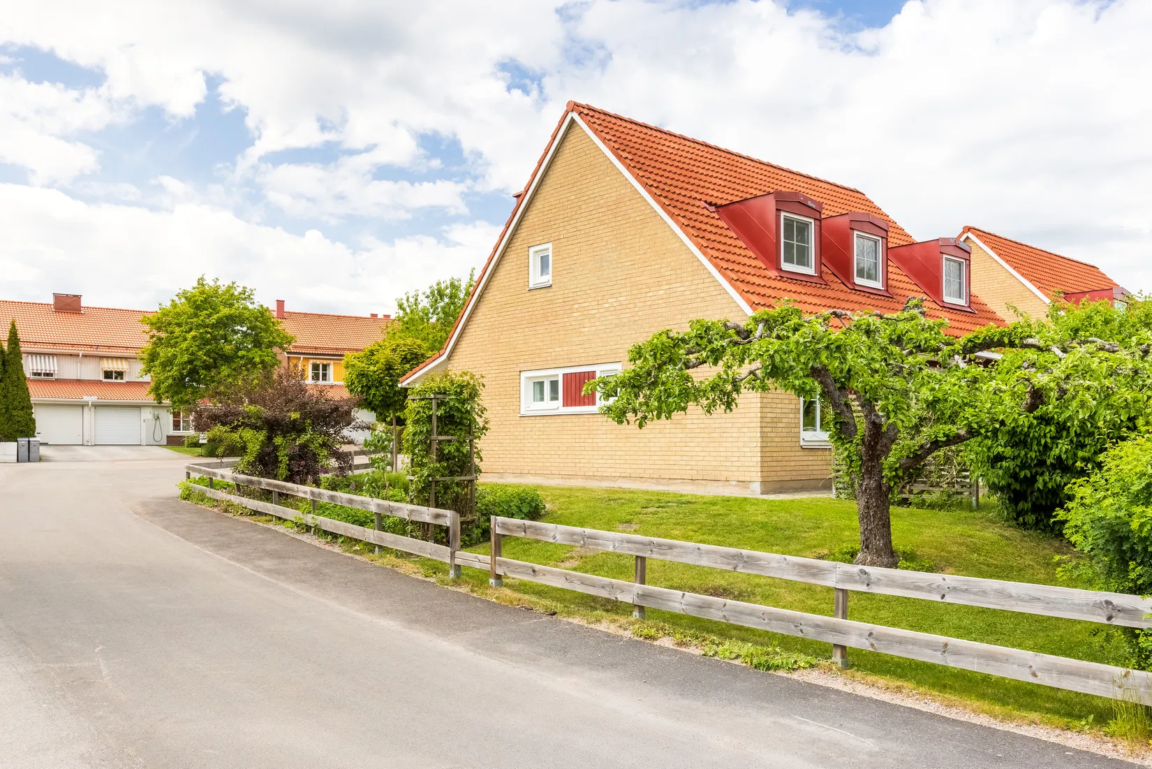 Radhus, Spetsvägen 23, Nåntuna, Uppsala