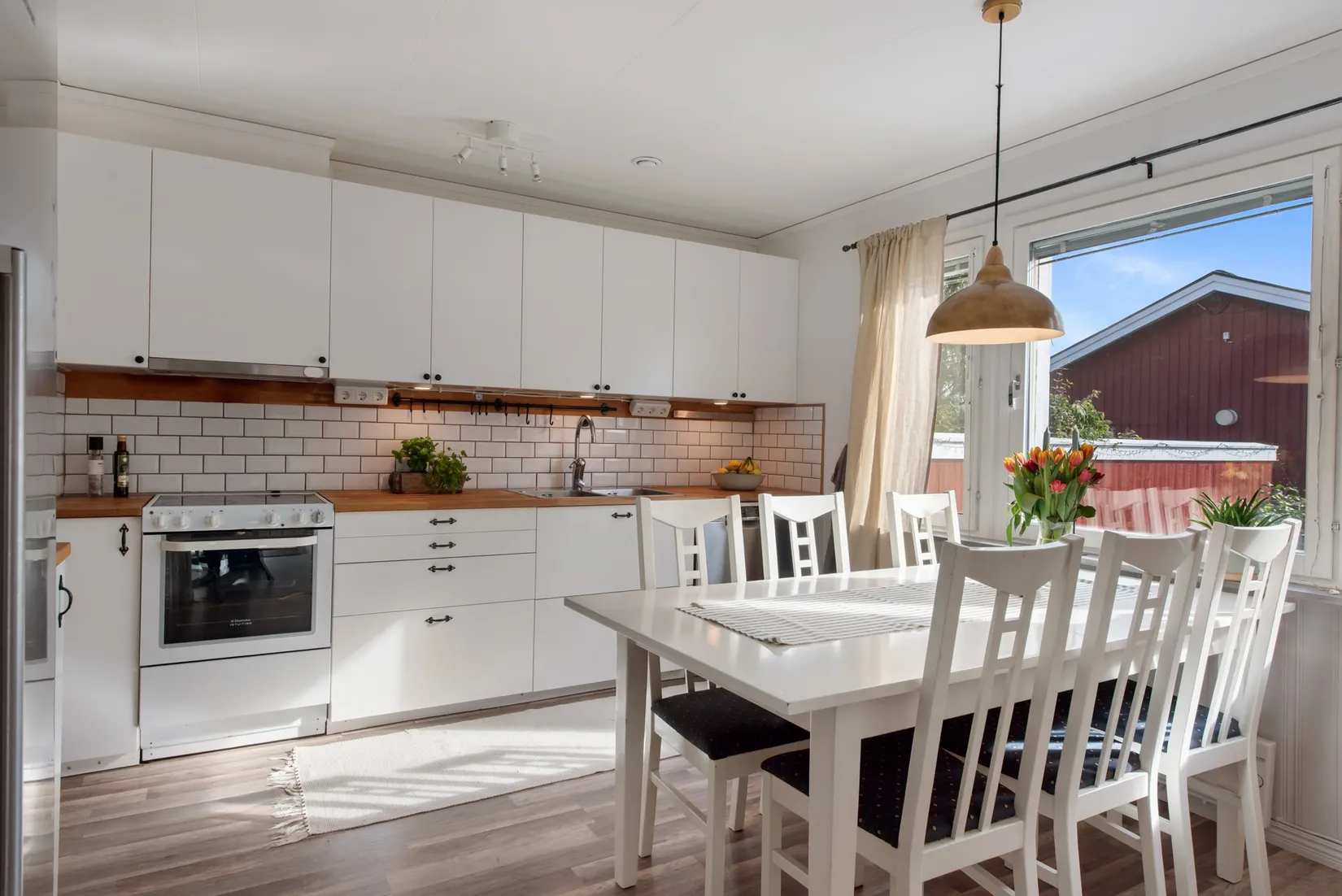 Radhus, Tomtavägen 13B, Cenralt Rimbo, Norrtälje