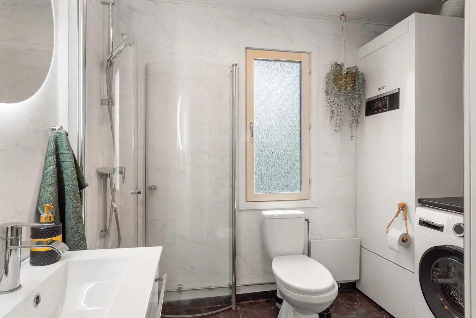 Radhus, Tomtavägen 13B, Cenralt Rimbo, Norrtälje