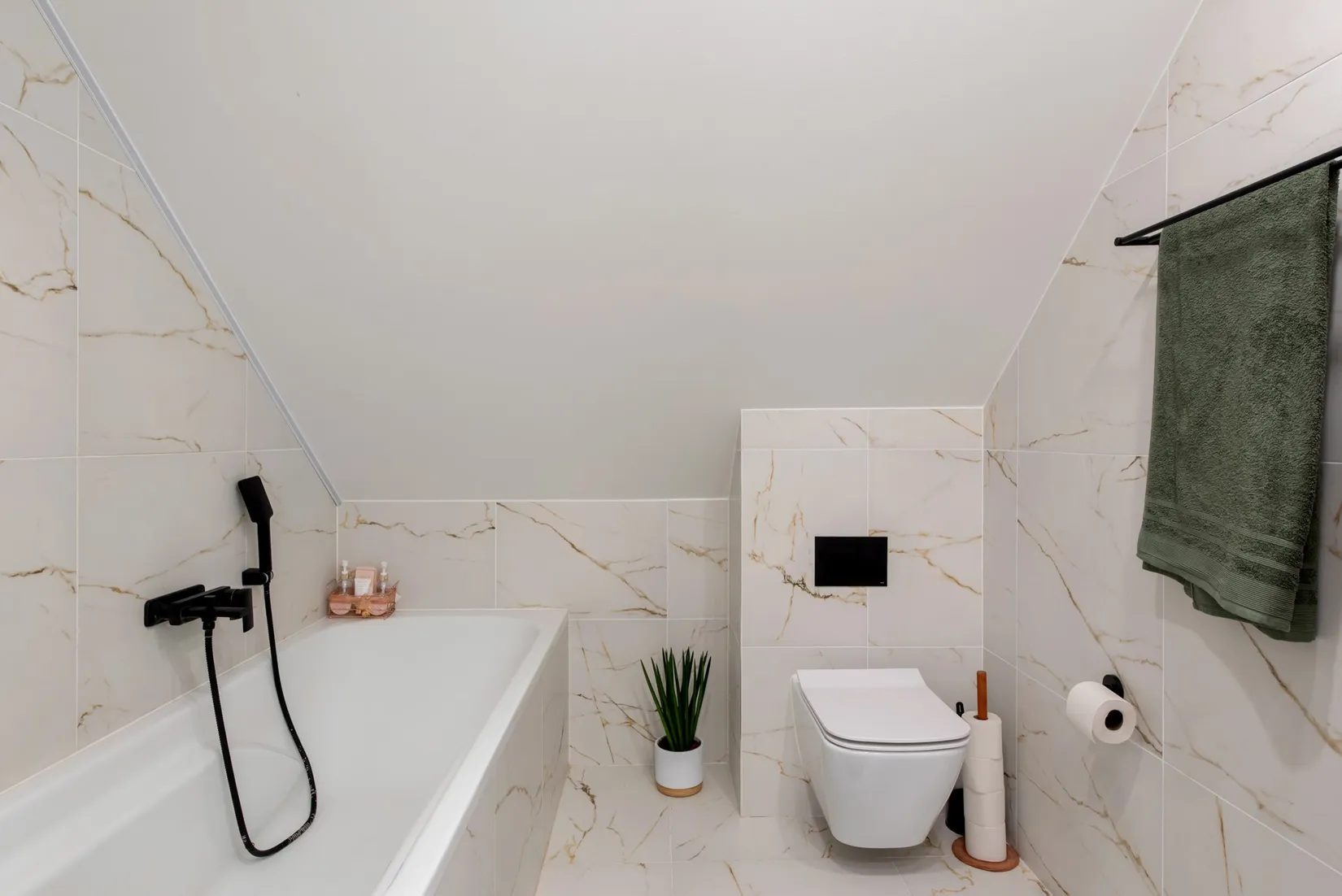 Radhus, Tomtavägen 13B, Cenralt Rimbo, Norrtälje