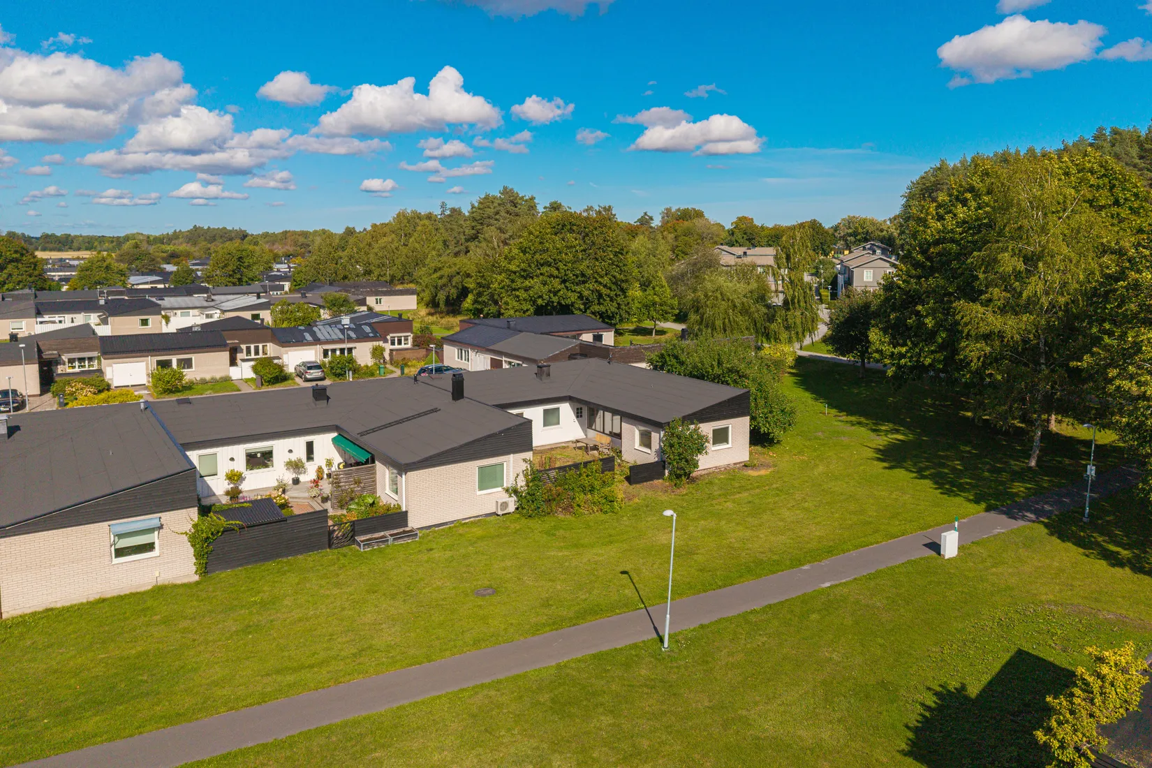 Radhus, Kårstagränd 24, Skälby, Upplands Väsby