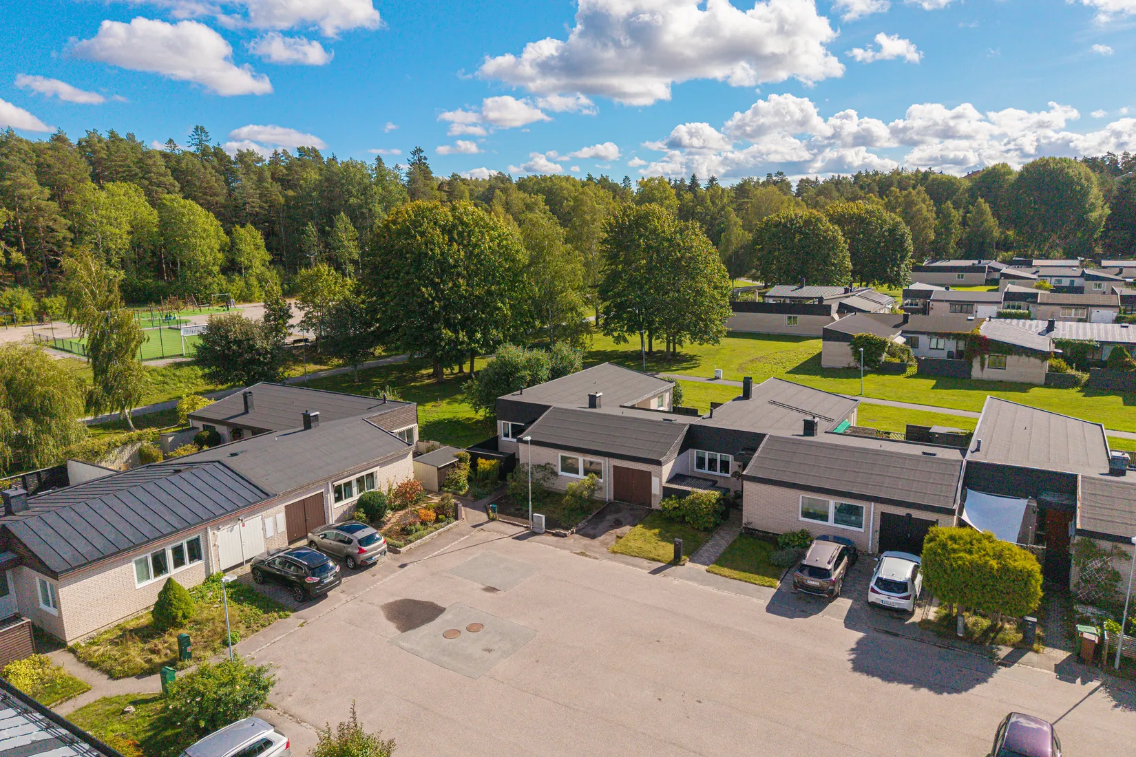 Radhus, Kårstagränd 24, Skälby, Upplands Väsby