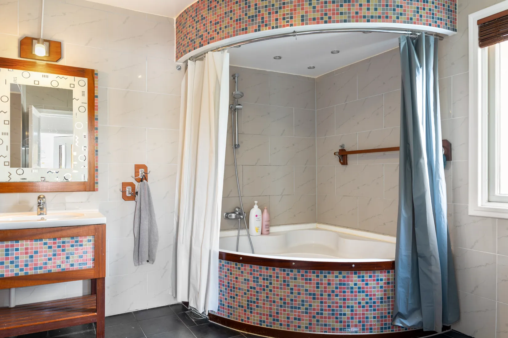 Villa, Institutsgatan 24, Centrala Hisingen, Göteborg