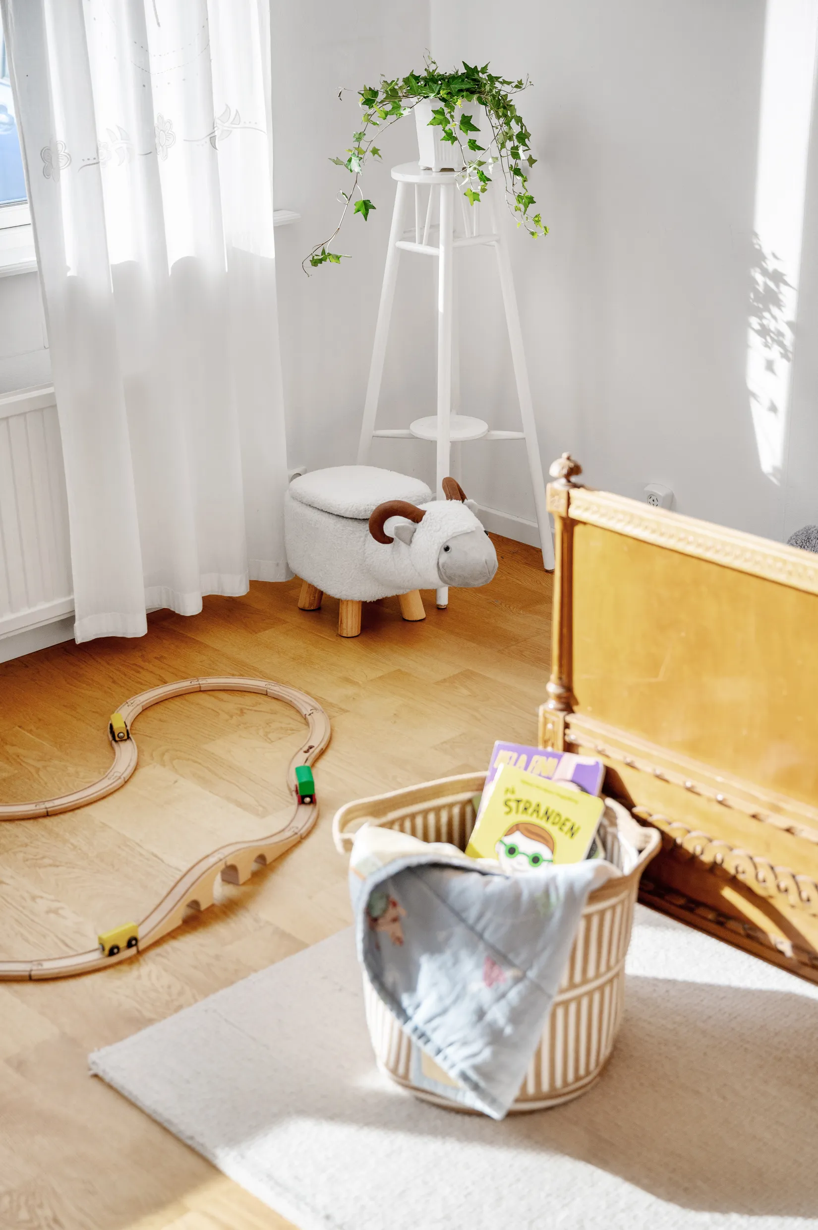 Radhus, Knutbygränd 17, Skälby, Upplands Väsby