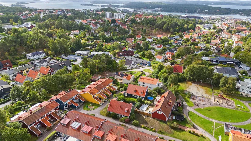Radhus, Västra Söbacken 82, Söbacken, Stenungsund