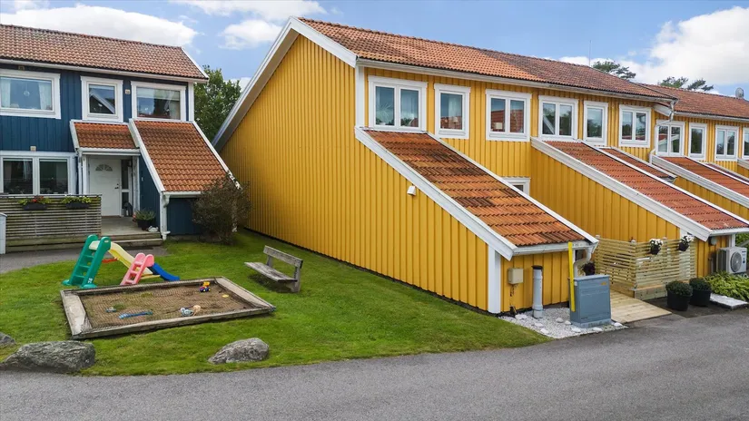 Radhus, Västra Söbacken 82, Söbacken, Stenungsund