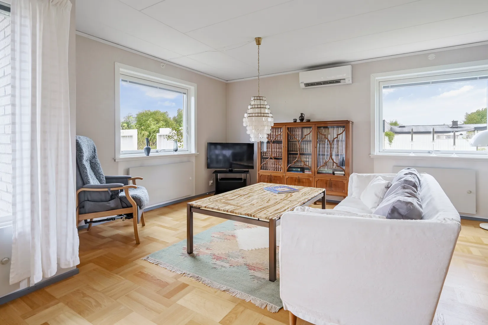 Radhus, Kårstagränd 21, Skälby, Upplands Väsby