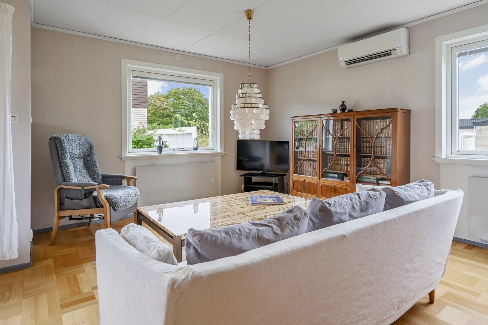 Radhus, Kårstagränd 21, Skälby, Upplands Väsby