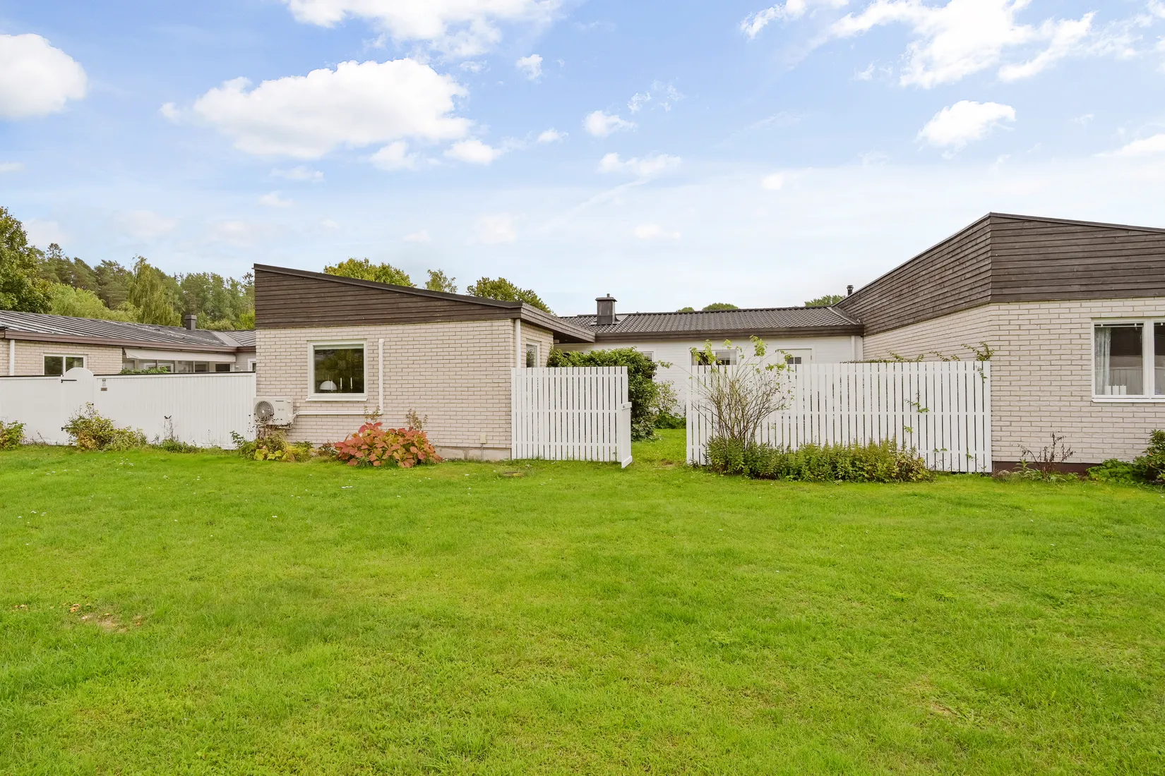 Radhus, Kårstagränd 21, Skälby, Upplands Väsby