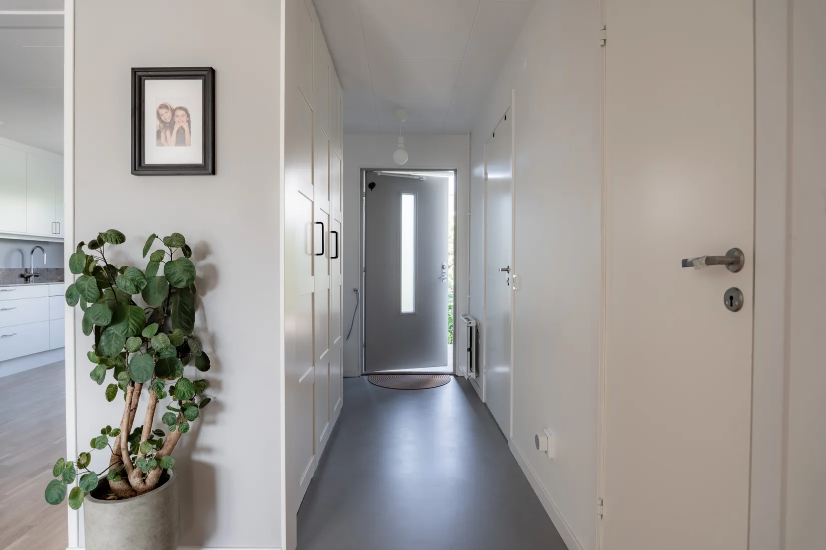 Radhus, Karlavägen 43, Haga, Vallentuna