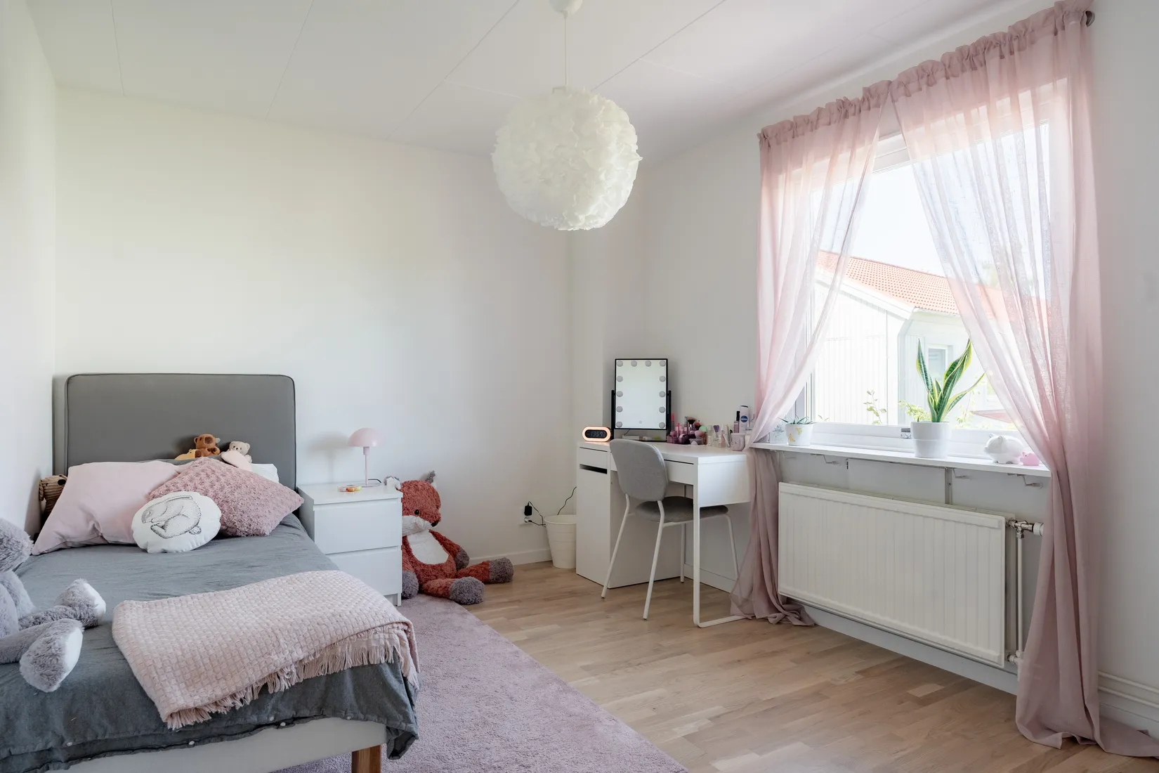 Radhus, Karlavägen 43, Haga, Vallentuna
