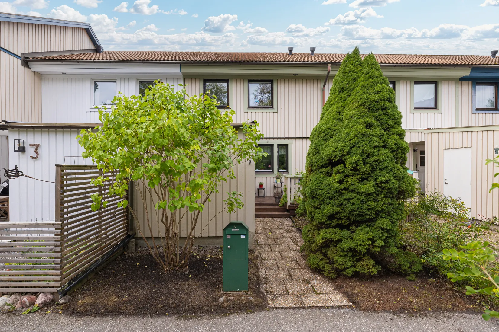 Radhus, Hollywoodvägen 5, Gillbo, Sollentuna