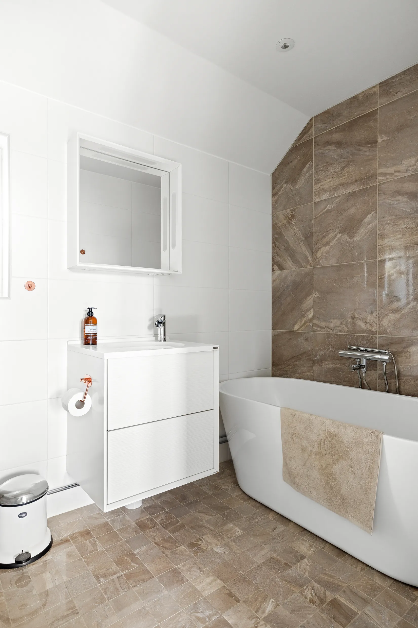 Villa, Vikvägen 17, Bålsta Frösundavik, Håbo