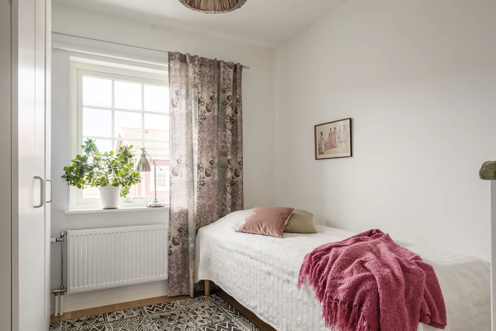 Radhus, Ulsavilagatan 19E, Norra Ormesta, Örebro