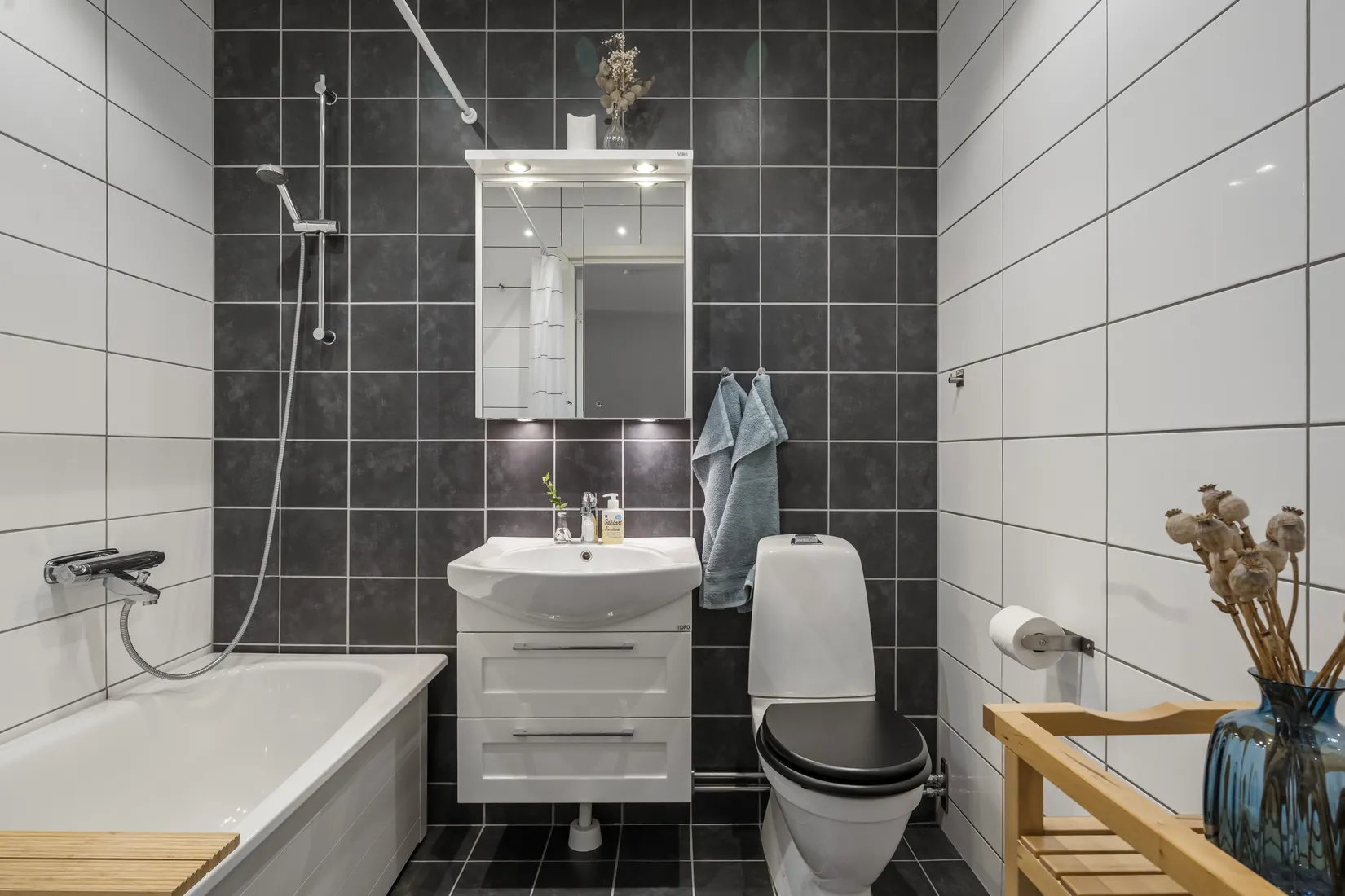 Radhus, Ulsavilagatan 19E, Norra Ormesta, Örebro