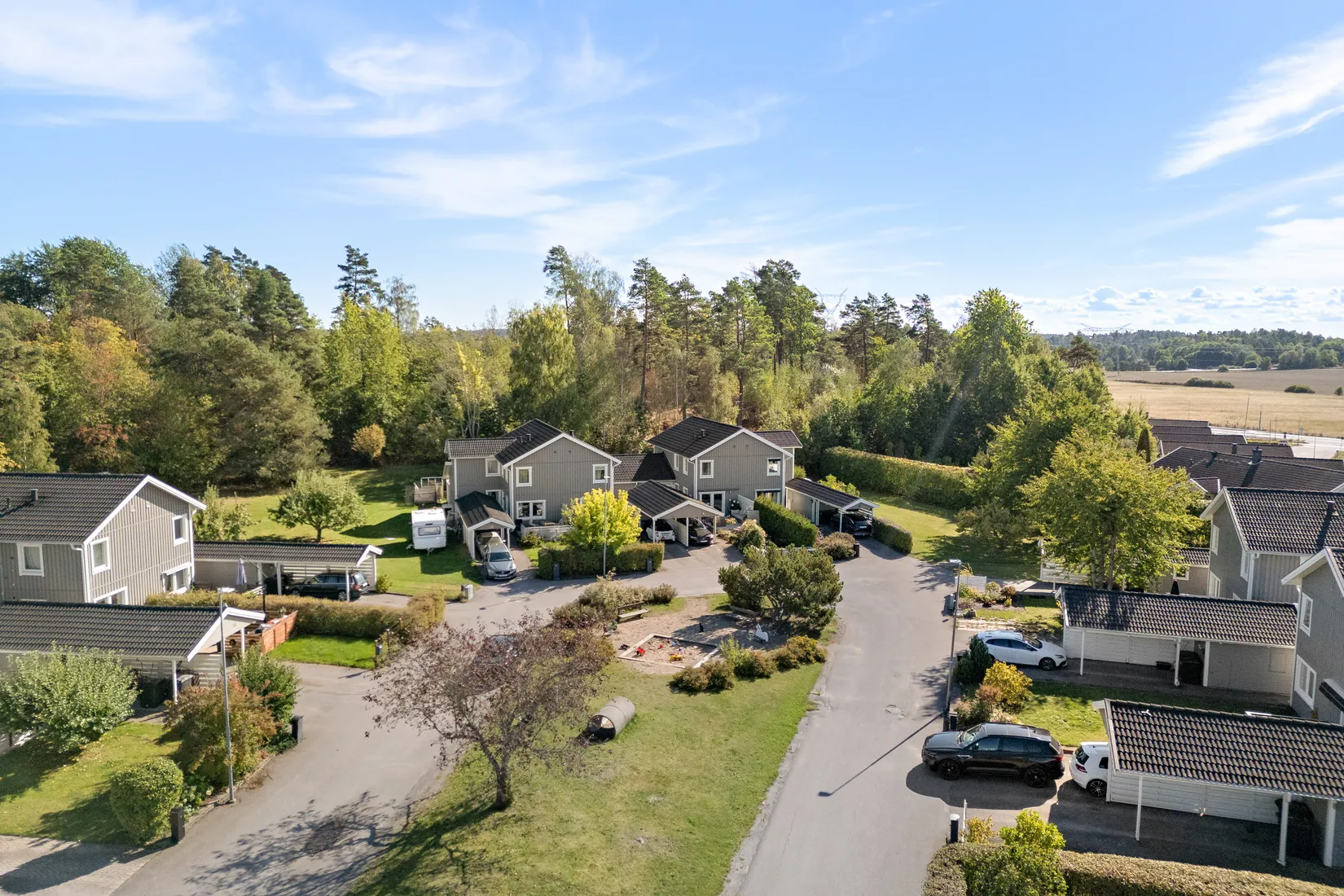 Radhus, Furuhällsvägen 24, Bålsta Furuhäll, Håbo