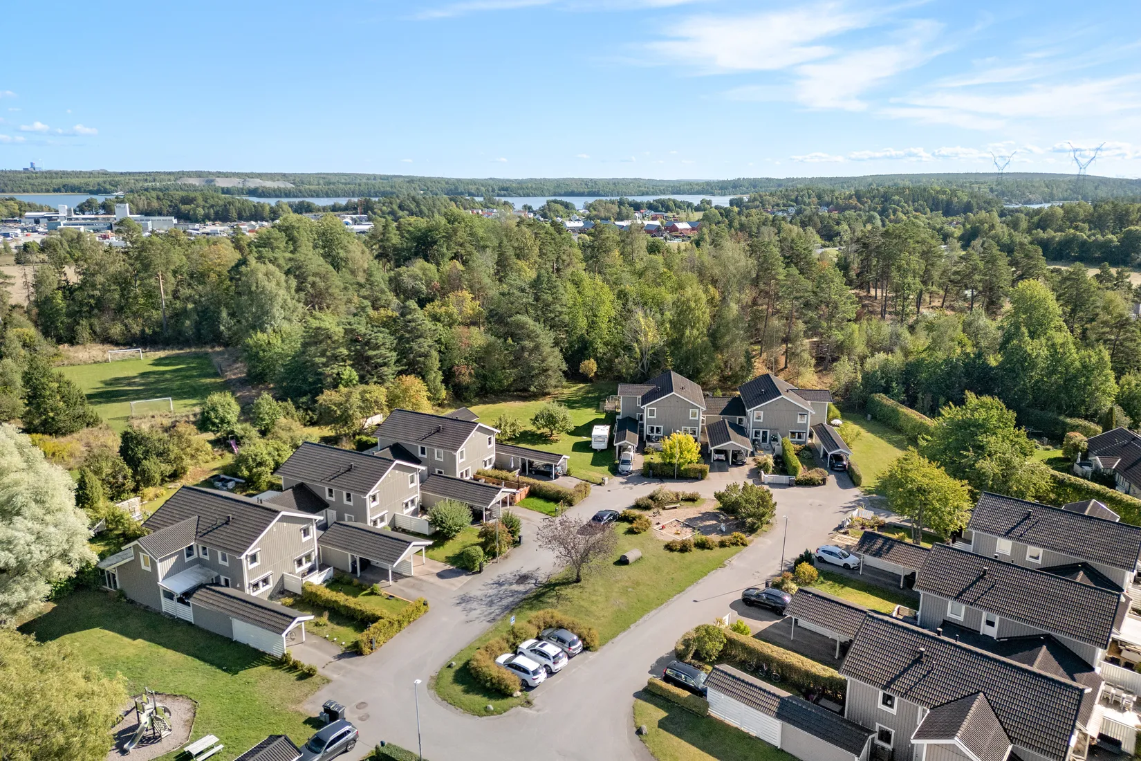 Radhus, Furuhällsvägen 24, Bålsta Furuhäll, Håbo