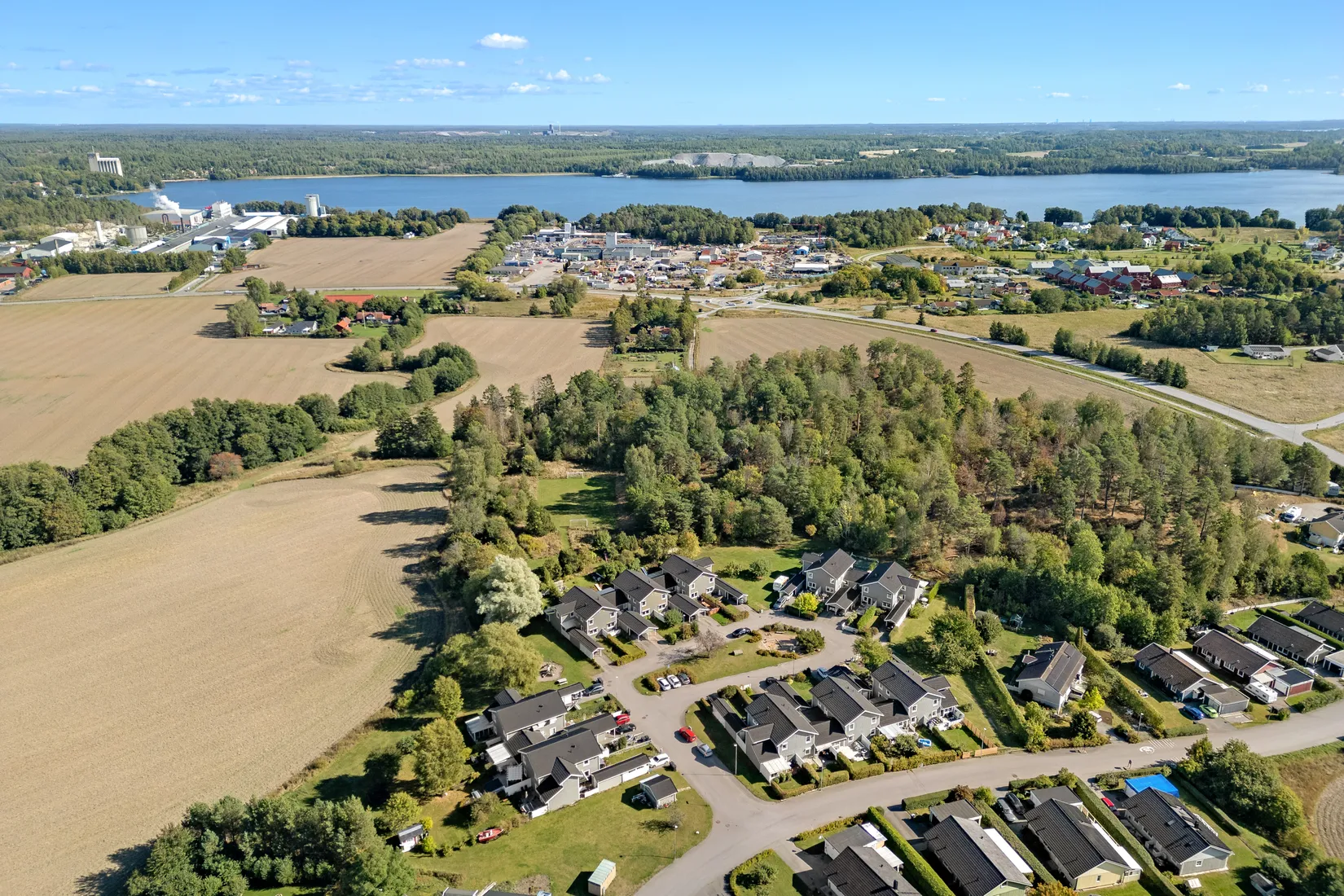 Radhus, Furuhällsvägen 24, Bålsta Furuhäll, Håbo