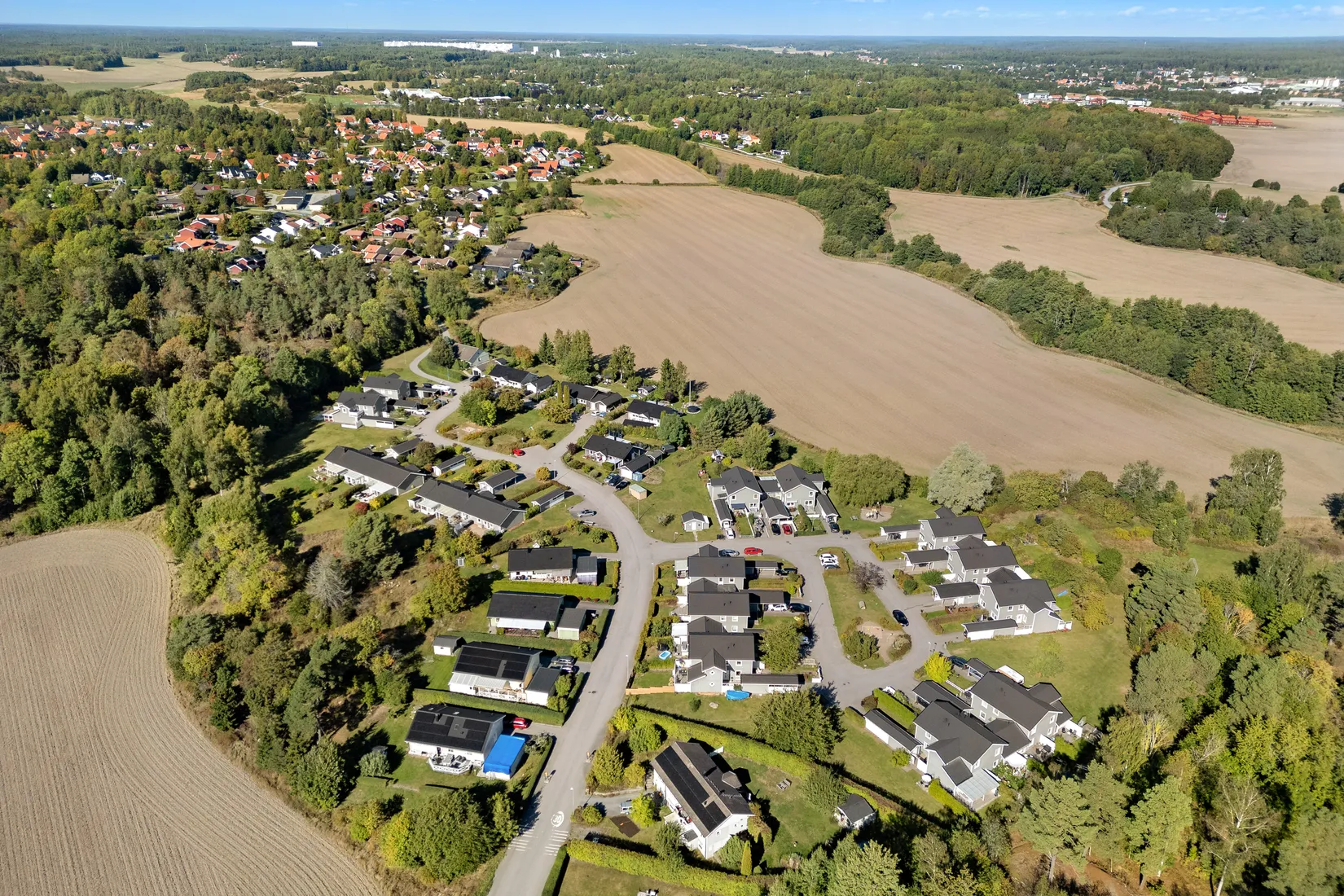 Radhus, Furuhällsvägen 24, Bålsta Furuhäll, Håbo