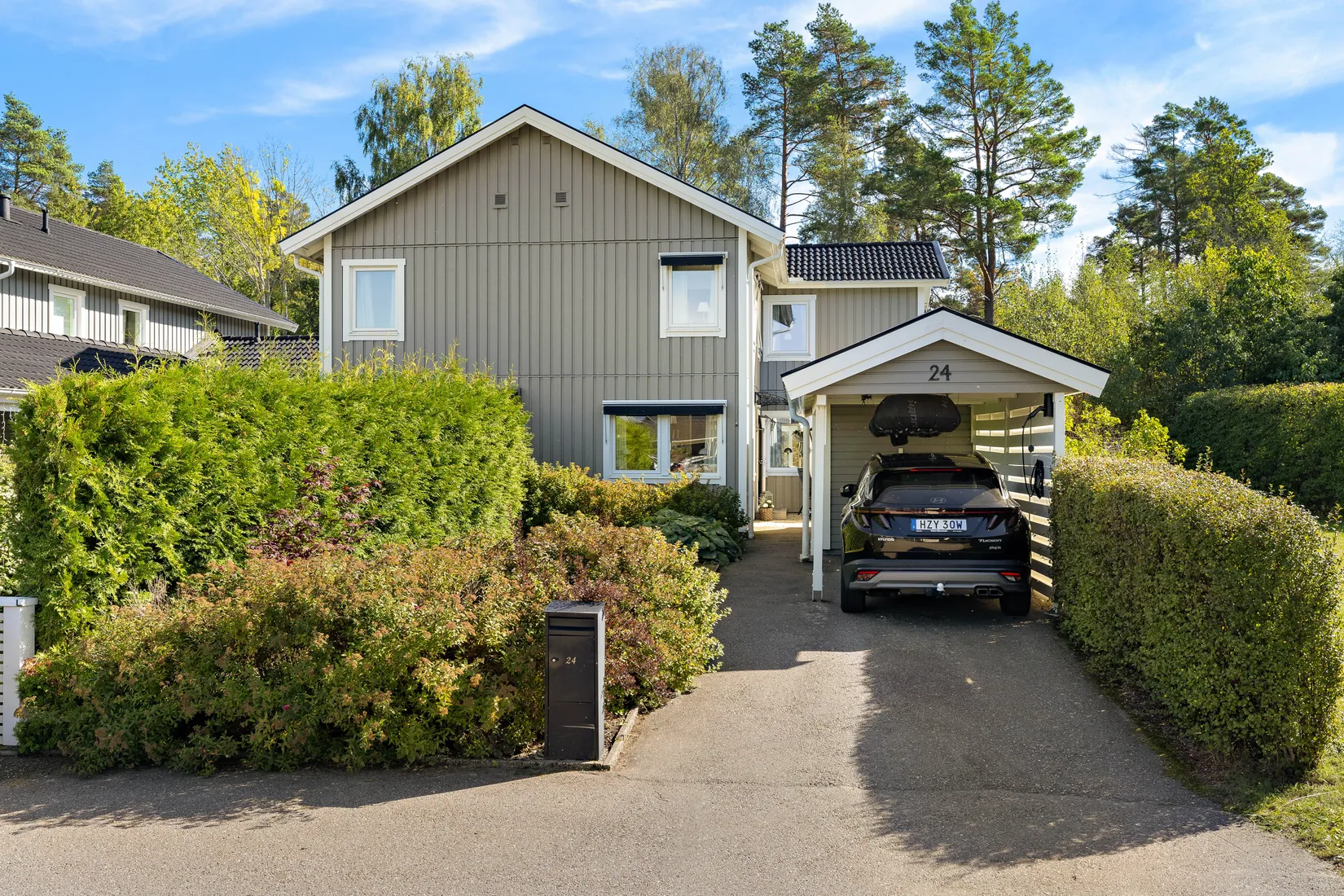 Radhus, Furuhällsvägen 24, Bålsta Furuhäll, Håbo