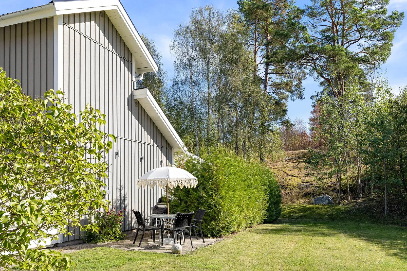 Radhus, Furuhällsvägen 24, Bålsta Furuhäll, Håbo