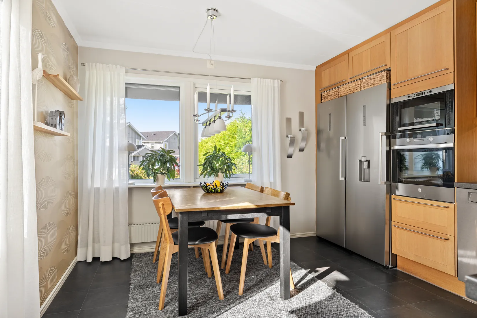Radhus, Furuhällsvägen 24, Bålsta Furuhäll, Håbo