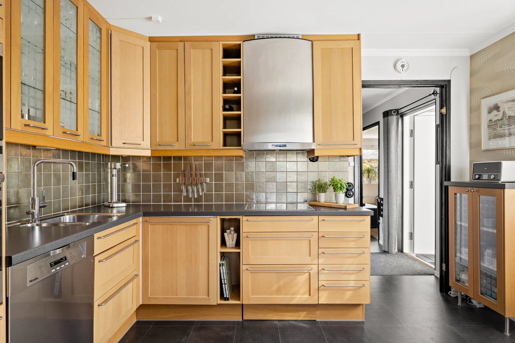Radhus, Furuhällsvägen 24, Bålsta Furuhäll, Håbo