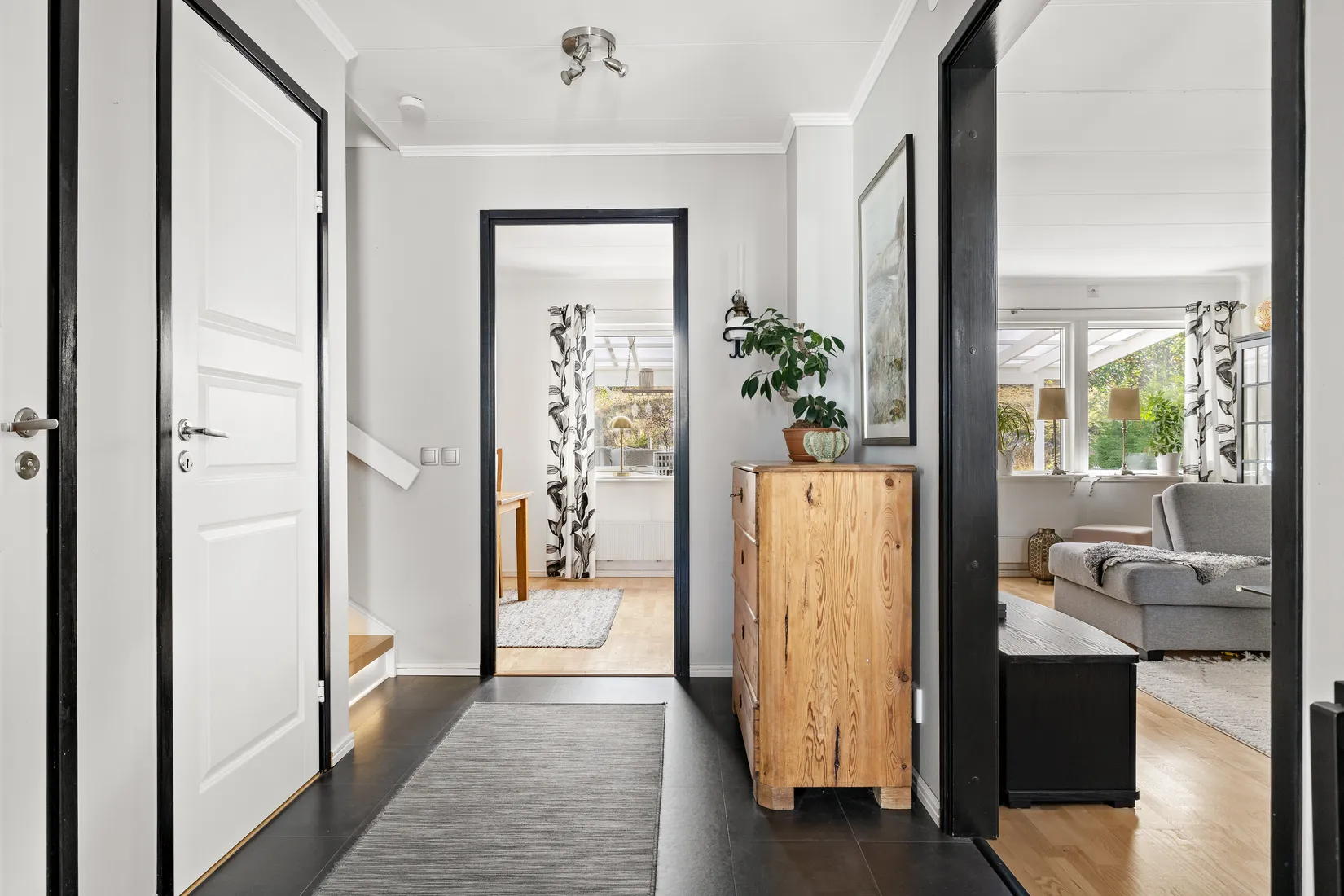 Radhus, Furuhällsvägen 24, Bålsta Furuhäll, Håbo