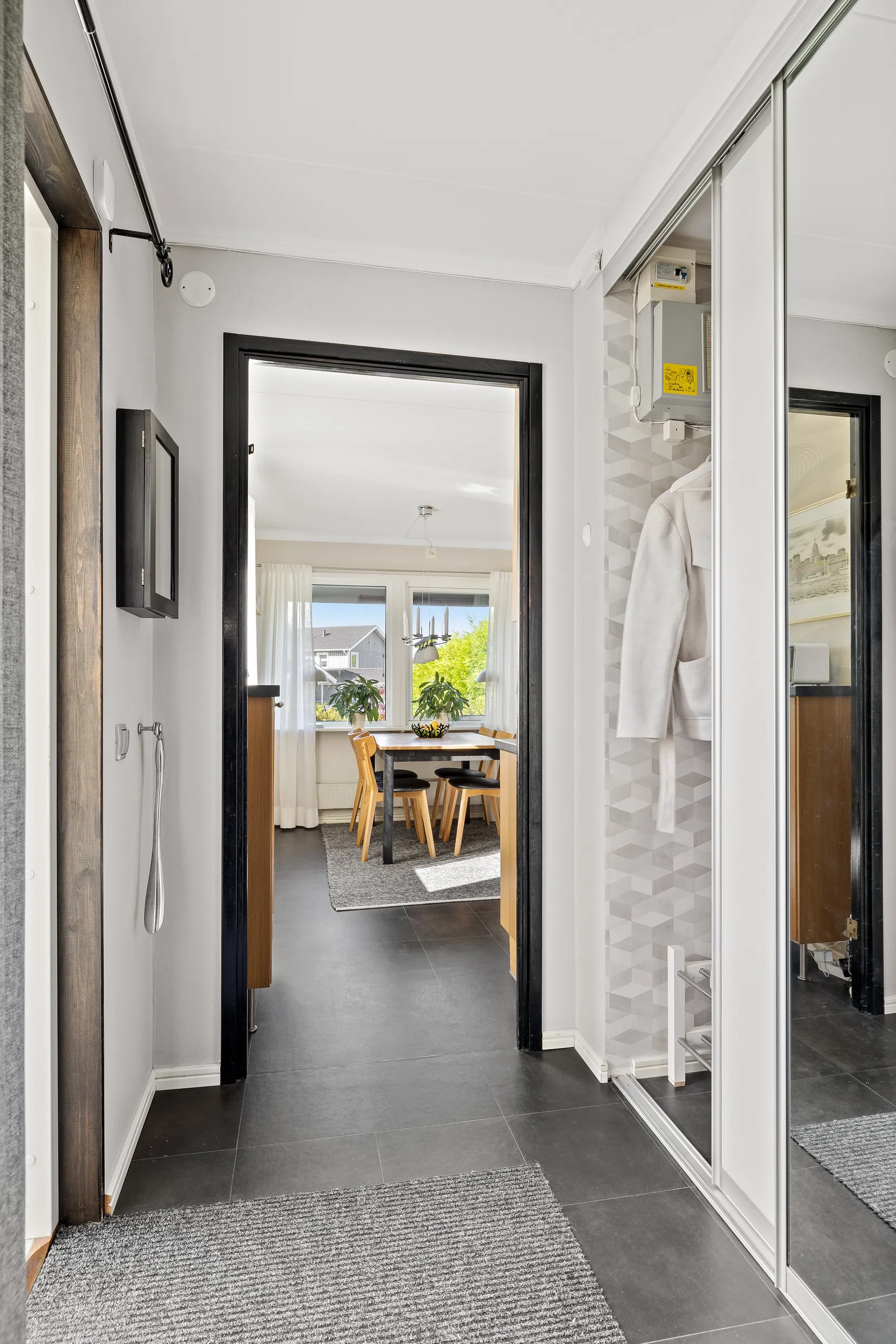 Radhus, Furuhällsvägen 24, Bålsta Furuhäll, Håbo