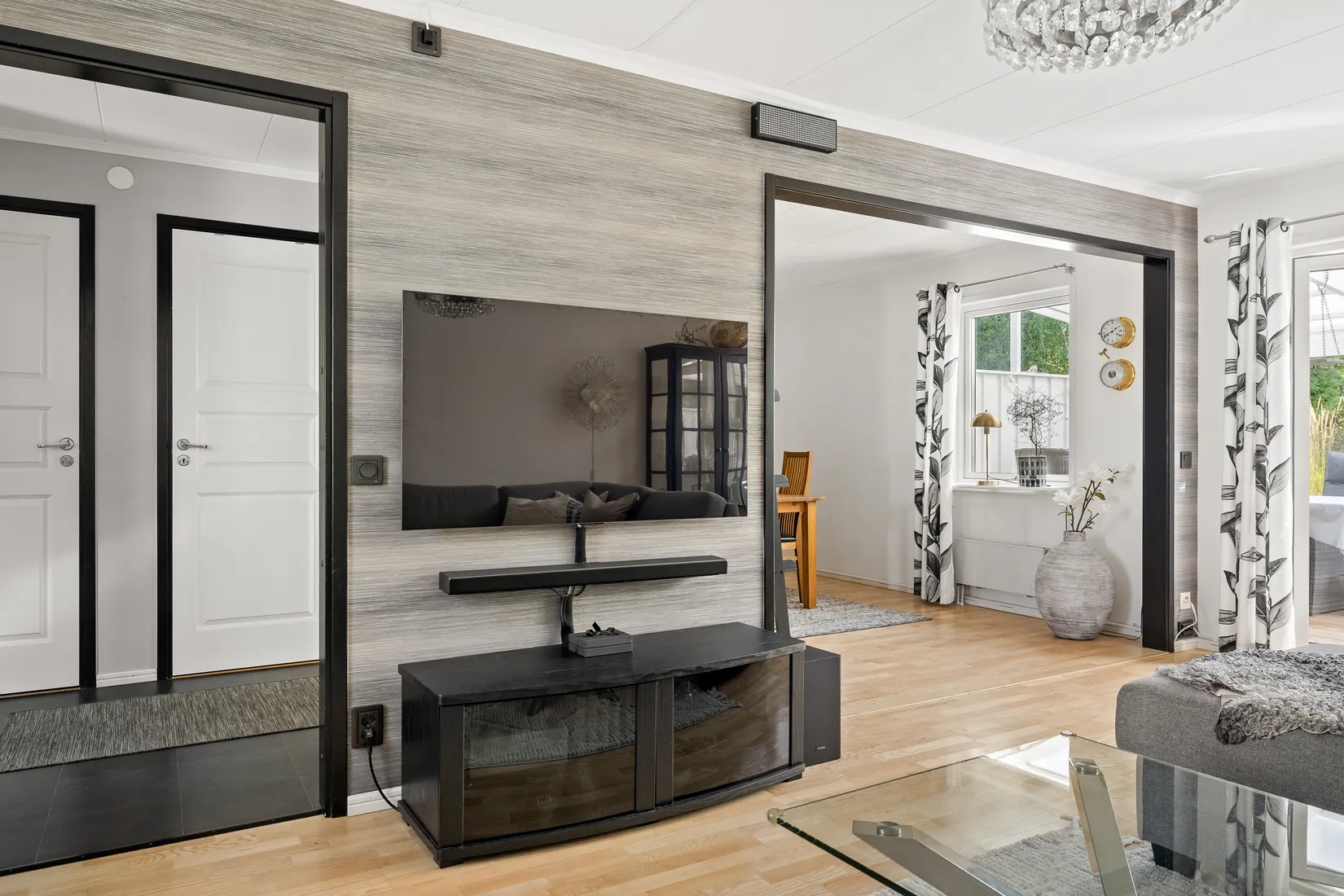Radhus, Furuhällsvägen 24, Bålsta Furuhäll, Håbo