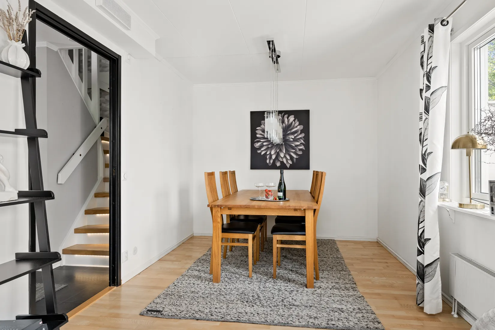 Radhus, Furuhällsvägen 24, Bålsta Furuhäll, Håbo