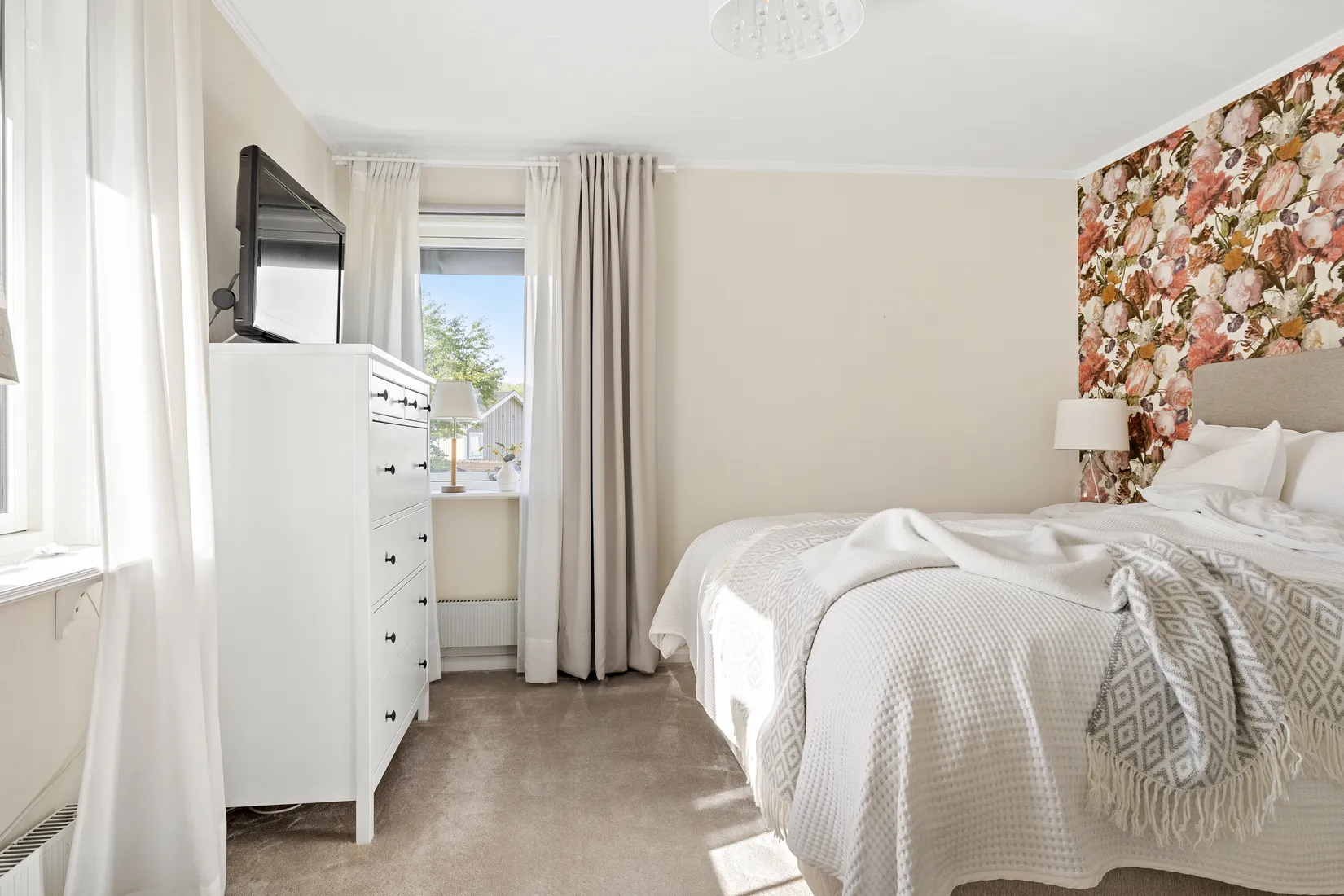 Radhus, Furuhällsvägen 24, Bålsta Furuhäll, Håbo