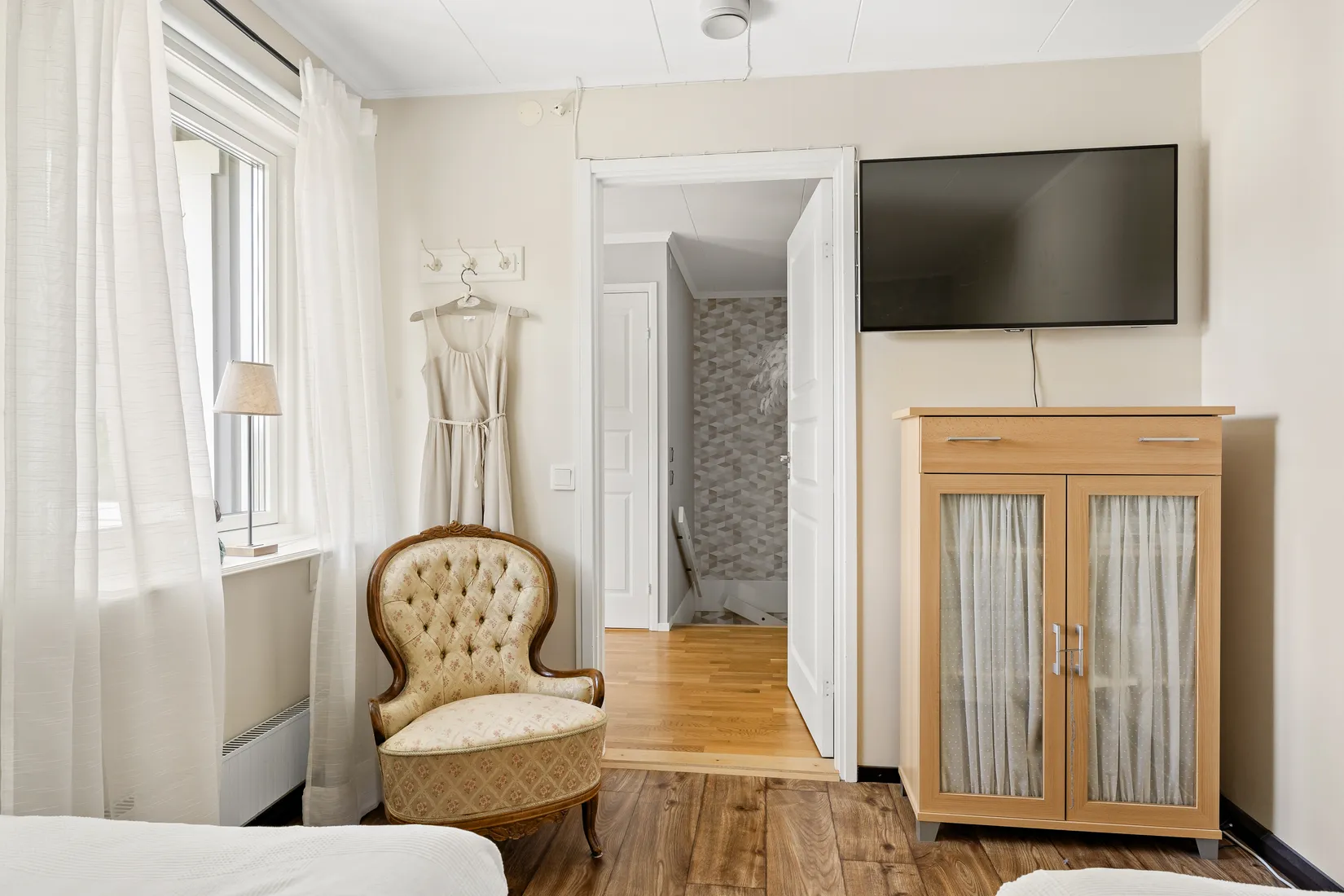 Radhus, Furuhällsvägen 24, Bålsta Furuhäll, Håbo
