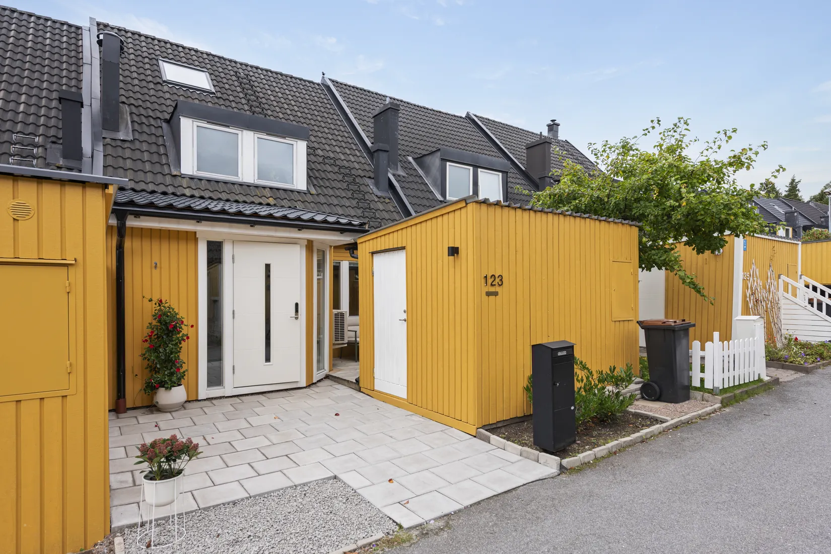 Radhus, Ellagårdsvägen 123, Ella Gård, Täby