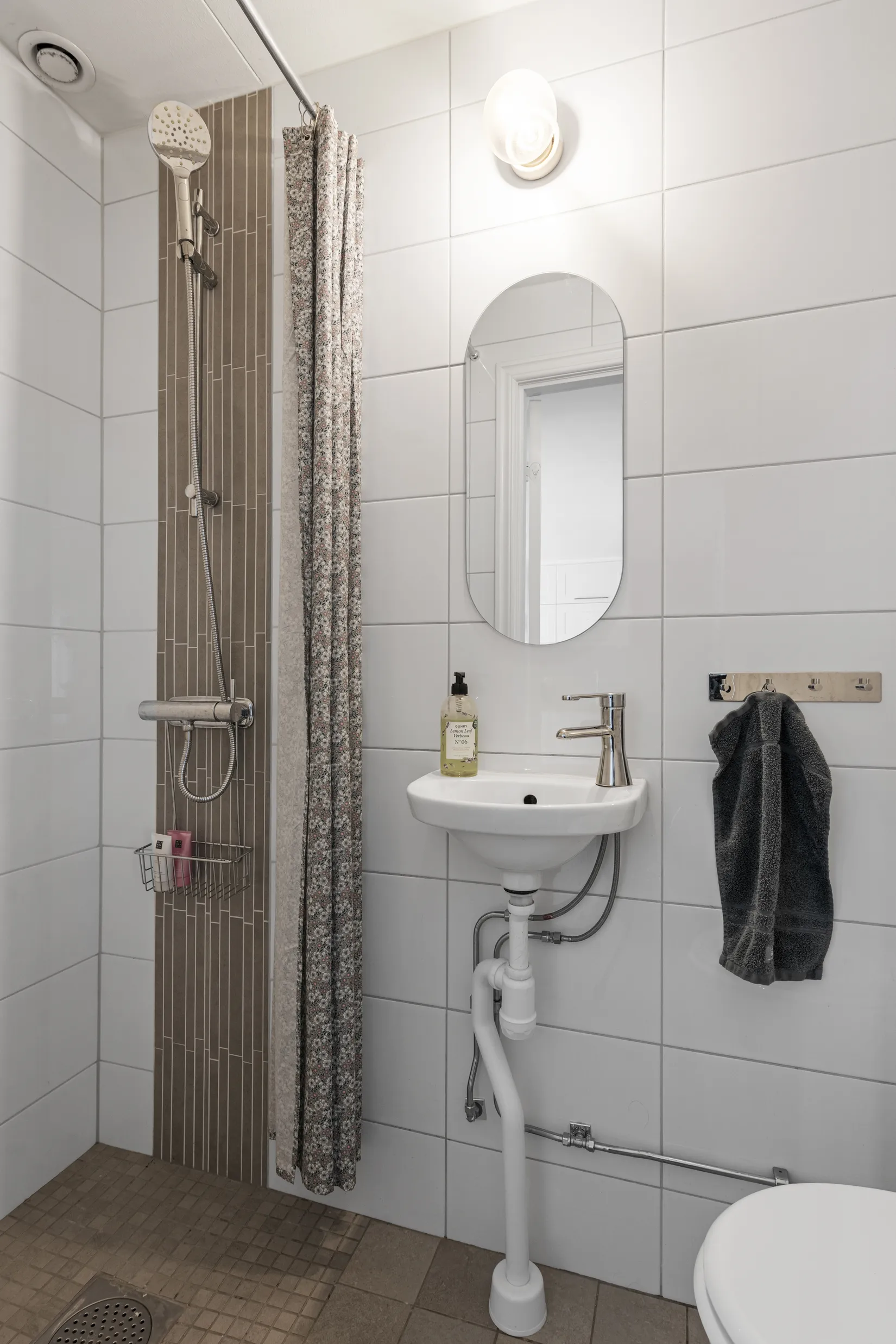 Radhus, Ellagårdsvägen 123, Ella Gård, Täby