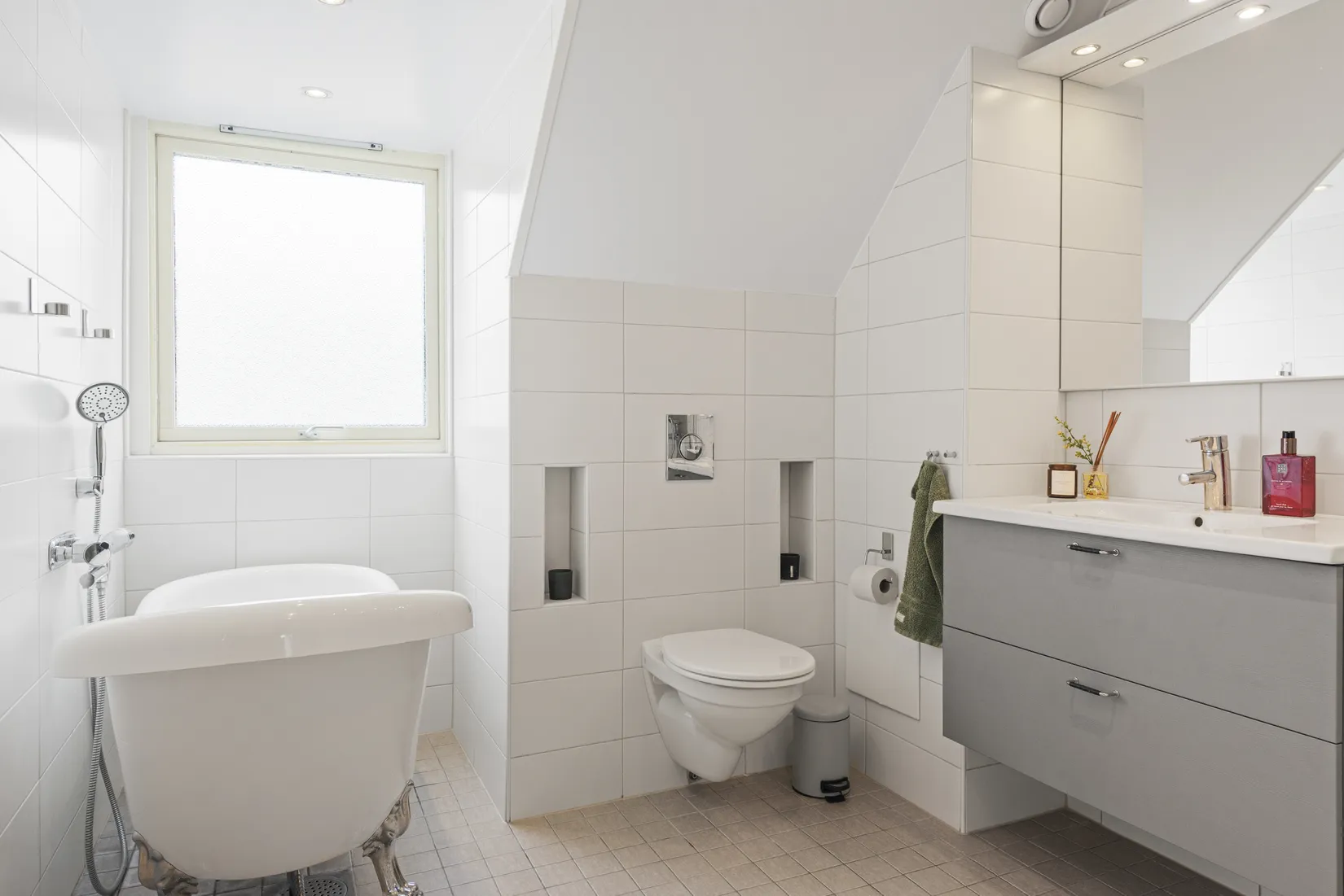 Radhus, Ellagårdsvägen 123, Ella Gård, Täby